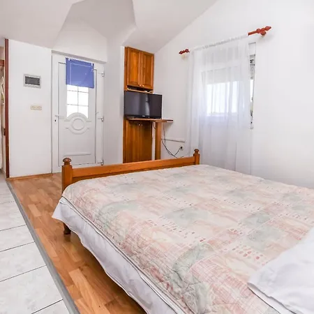 Apartment Zdravko Rogoznica (Sibenik-Knin)